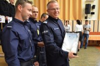 Nagrodzenie bytomscy policjanci wraz z Zastępcą Komendanta Głównego Policji
