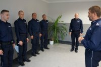 Komendant Miejski Policji w Bytomiu przemawia do zebranych